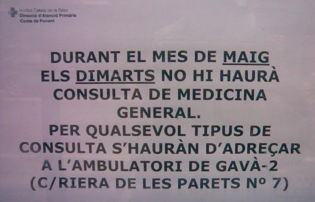Cartel colgado en el Centro Cívico de Gavà Mar anunciando que no habr medicina general en el CAP de Gavà Mar durante todos los martes del mes de mayo de 2009